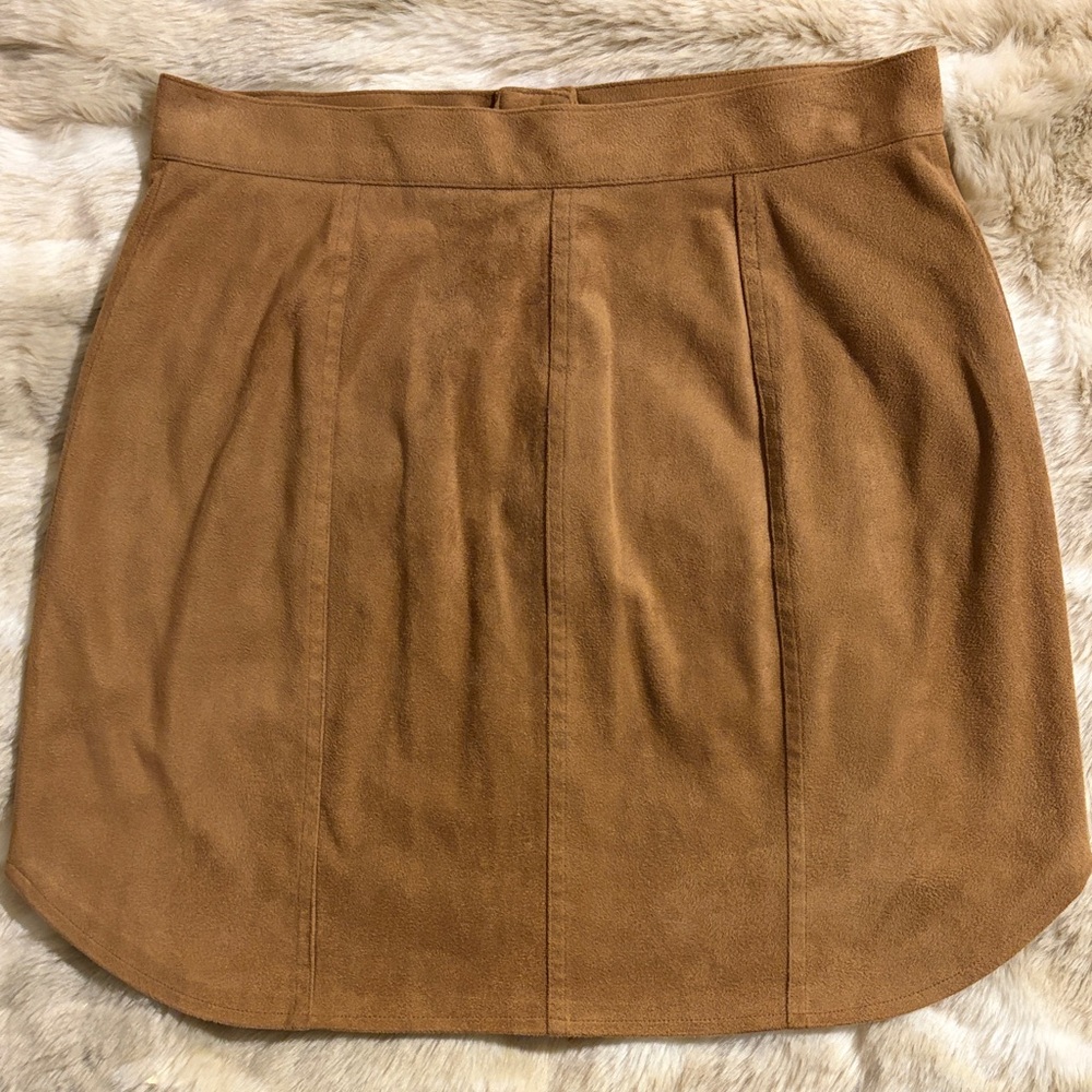 BB Dakota Elowyn Button-Front Mini Skirt in Tan - Picture 3 of 6